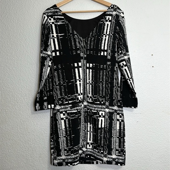 Trina Turk Wade Sheath Dress Boat Neck Long Sleeve Black White NWT Size 6 - Picture 3 of 11